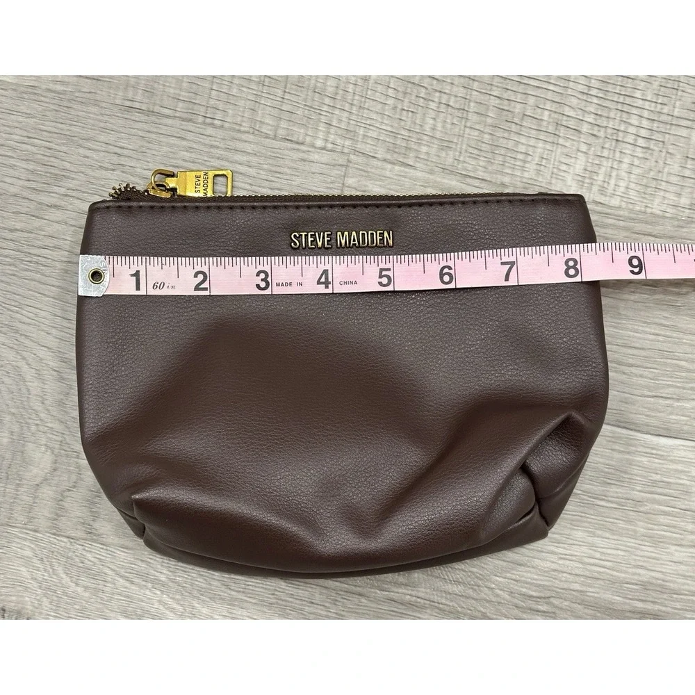 Steve Madden Makeup Wallet Pouch Zip Closure Gold Hardware‎ Logo Accent Women